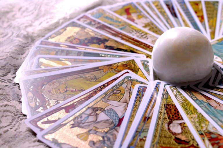 Tarot and Psyche: A Jungian Approach to the Cards